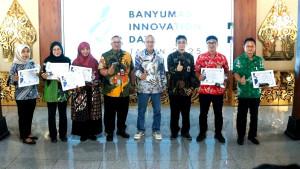 19112025-bupati-banyumas-beri-penghargaan-inovasi.jpg