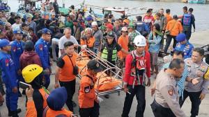 20250820-evakuasi-korban-pemancing-tenggelam-di-tambak-lorok-semarang.jpg