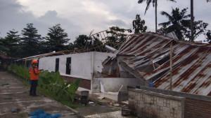 20251002-Bangunan-Ponpes-Roboh-Cilacap.jpg