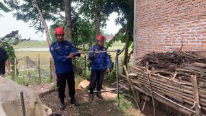 20251004-evakuasi-ular-kobra-cilacap.jpg