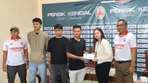 20251011-kontrak-pemain-persik-kendal.jpg
