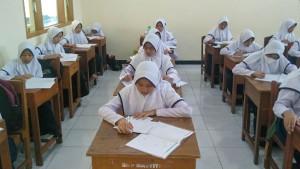 20251012-belajar-di-kelas.jpg