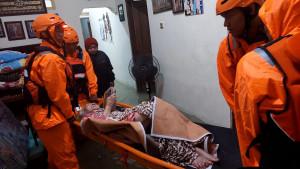 20251012-evakuasi-banjir-cilacap.jpg