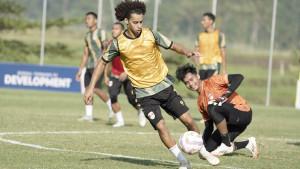 24082025-Pemain-Kendal-Tornado-FC-mengikuti-latihan.jpg
