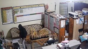 24102025-pencurian-di-sdn-1-bumitirto-wonosobo-terekam-cctv.jpg