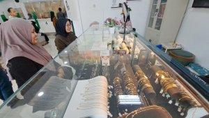 25032025-transaksi-di-pegadaian-purwokerto-banyumas-jelang-lebaran.jpg
