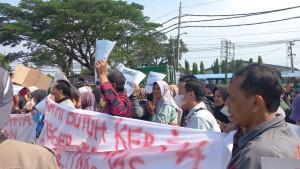 25092025-demo-buruh-pabrik-garmen-pt-kabana-siwalan-pekalongan.jpg