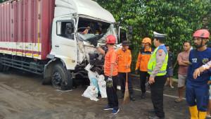 26092025-kecelakaan-maut-di-adipala-cilacap.jpg
