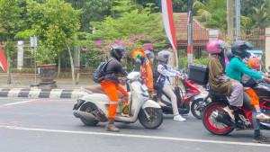 26092025-pengamen-badut-di-purbalingga.jpg