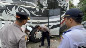 27102025-cek-bus-po-haryanto-yang-kecelakaan-di-tol-batang.jpg