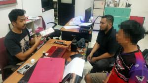 28072025-pengedar-sabu-cilongok-banyumas-diperiksa-polisi.jpg
