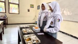 30092025-alat-deteksi-keracunan-makanan-sman-2-cilacap.jpg