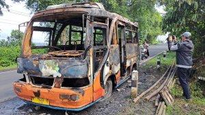 Bus-terbakar-di-depan-SPBU-kedungrandu-patikraja-banyumas.jpg