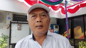 Caleg-PDIP-Kabupaten-Karanganyar-Suprapto-saat-mendatangi-KPU-Karanganyar-Selasa-2782024.jpg