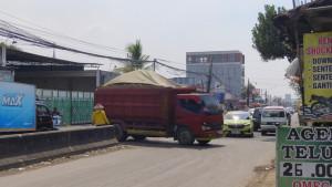 DUMP-TRUCK-MATERIAL-MRANGGEN.jpg