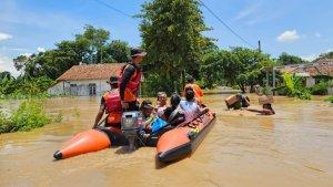 EVakuasi-korban-banjir-di-brebes.jpg