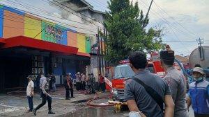 Kebakaran-tempat-karaoke-happy-tegal-selasa-2812025.jpg