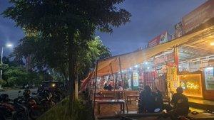 Nongkrong-Jalan-Bung-Karno.jpg
