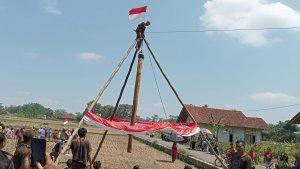 Panjat-pisang-Banjarnegara.jpg