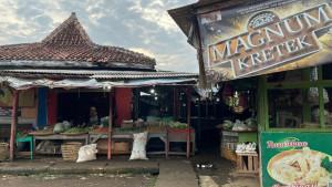 Pasar-darurat-kroya.jpg