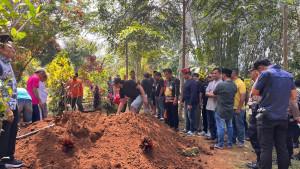 Pembongkaran-makam-korban-perundungan-wonosobo.jpg