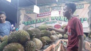 Penjual-durian-Semarang.jpg