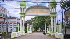 Pintu-masuk-ponpes-Lirboyo.jpg