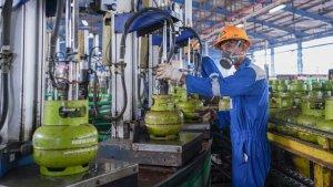 Proses-pengisian-tabung-elpiji-di-spbe.jpg