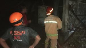Rumah-terbakar-kroya-dipadamkan.jpg
