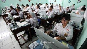 Sejumlah-siswa-mengikuti-ujian-nasional-UN-tingkat-SMPMTs.jpg