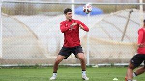 Shayne-Pattynama-saat-mengikuti-latihan-dalam-pemusatan-latihan-Turki-Minggu-24122023.jpg
