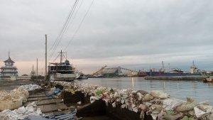 Tembok-tanjung-mas-ditutup.jpg