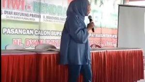 Tiwi-coret-penerima-Bansos.jpg