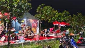 Trotoar-Jalan-Bung-Karno-penuh-PKL.jpg