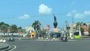 Tugu-nelayan-cilacap.jpg