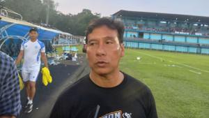 alfiat-mundur-pelatih-persiku.jpg