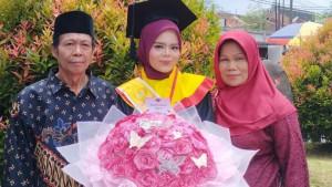 anah-buruh-unsoed-lulus-cumlaude.jpg