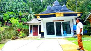 bangunan-tempat-ibadah-kampung-budha-tambak-banyumas.jpg