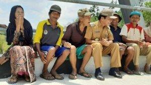 bupati-banjarnegara-budhi-sarwono-bersama-lansia.jpg