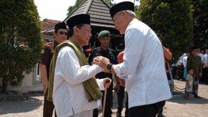 ganjar-pamit-kh-munif-zuhri.jpg
