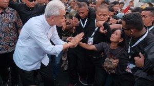 ganjar-saat-berpamitan-dengan-warga.jpg