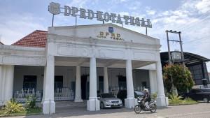gedung-dprd-tegal.jpg