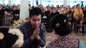 gibran-rakabuming-raka-saat-tinggalan-jumenengan-dalem-mangkunegaran.jpg
