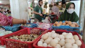 harga-telur-dan-kebutuhan-pokok-di-pasar-manis-purwokerto-naik-rabu-3032022.jpg