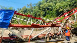 jembatan-kali-erang-ambruk.jpg