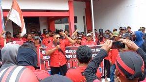 kader-PDIP-menggeruduk-kantor-DPC-PDIP-Sukoharjo-Senin-1832024.jpg