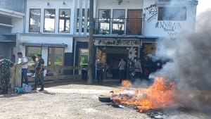 kafe-dibakar-oke.jpg