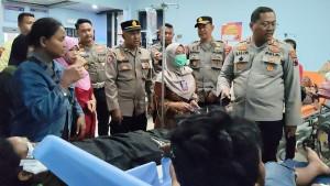 korban-atap-lobi-kantor-brebes.jpg