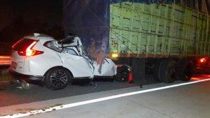 mobil-tabrak-truk-di-km-485-tol-solo-semarang-di-boyolali-selasa-892020-malam.jpg