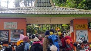 pendaki-gunung-lawu-via-cemoro-kandang.jpg